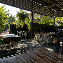 ที่นั่งภายในร้าน