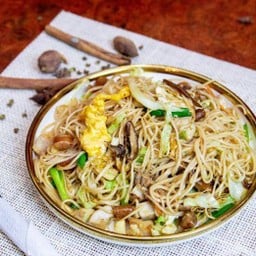 ผัดหมี่ซั่วฮ่องกงเห็ดหอม