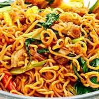 อาหารเจ (ผัดซีอิ๊ว เส้นมาม่า)ฟรีน้ำดื่ม 1 ขวด