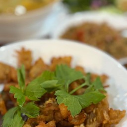 ข้าวไก่ทอดกระเทียม