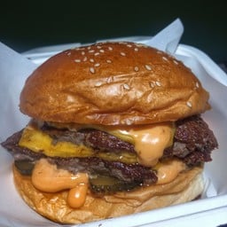 ชีสเบอร์เกอร์เนื้อ