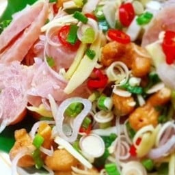 ยำแหนมเมล็ดมะม่วง