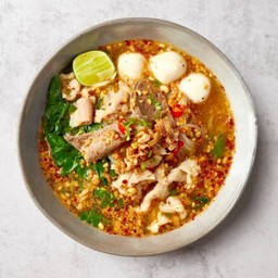 ก๋วยเตี๋ยวต้มยำหมูตำลึง