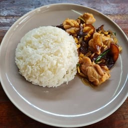 ข้าวราดผัดขิง