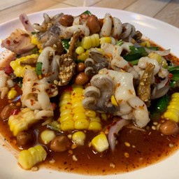 ยำข้าวโพดหนวดปลาหมึก