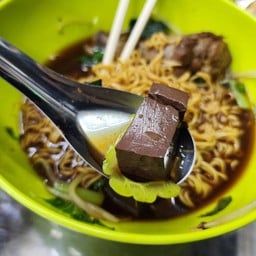 ก๋วยเตี๋ยวไก่มะระ เฮียลิ้ม อนามัยงามเจริญ 23