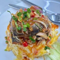 ข้าวไข่ข้นยำปลากระป๋อง
