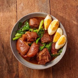 ขาหมูไข่พะโล้