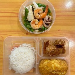 ข้าวทะเลผัดพริกเหลือง+ไข่ฟู+จ๊อปู