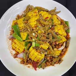 ยำข้าวโพดปลากรอบ