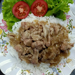ข้าวเนื้อกระเทียม