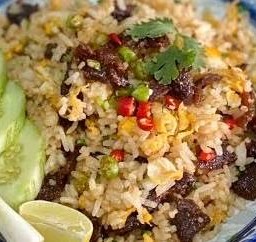 ข้าวผัดเนื้อ