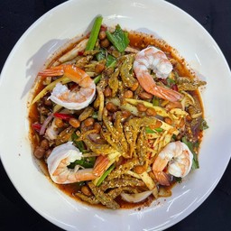 ยำมะม่วงกุ้งลวก