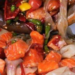 ตำแซลมอนเส้นใหญ่ปูปลาร้า