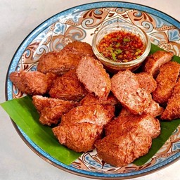 หมูก้อนทอดกระเทียม