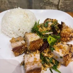 ข้าวราดคั่วพริกเกลือ