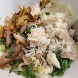 เกี๊ยว ปู หมูแดง หรือ ปูล้วน