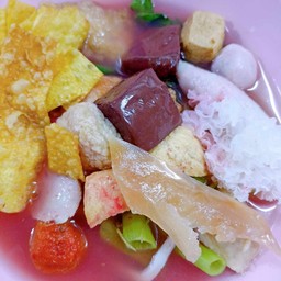 เย็นตาโฟทะเล เกาเหลาเลือดหมู (หน้าเซเว่นทางเข้าวัดคู้)