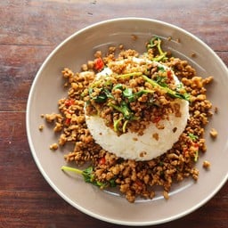 ข้าวกระเพราหมูสับโบราณ