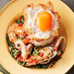 ข้าวราดกะเพราทะเลรวม (ราคาไม่รวมไข่ดาว)