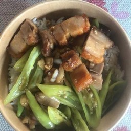 ผัดพริกหยวกหมูกรอบ