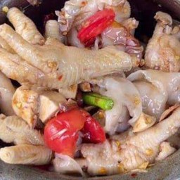 ตำปูปลาร้าเส้นใหญ่ตีนไก่หมูยอ