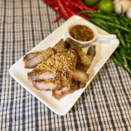 สามชั้นทอดกระเทียม
