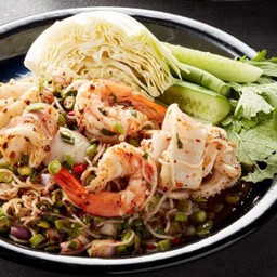 ยำขนมจีนกุ้งหมึก