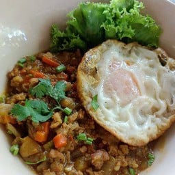 ก๋วยเตี๋ยวราดหน้าหมูสับ+ไข่ดาว