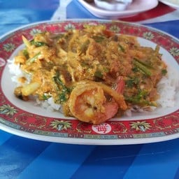 ข้าวผัดผงกะหรี่ หมึก-กุ้ง