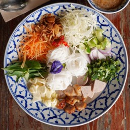 ขนมจีนเวียดนามทรงเครื่อง