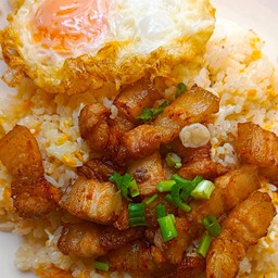 ข้าวผัดหมูสามชั้น