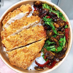 กะเพราหอยลาย+ไก่กรอบ