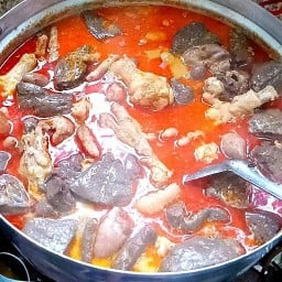 เปิ้ล ร้านขนมจีนน้ำยา ลำปลายมาศ สาขา 2 ขายเฉพาะวันอาทิตย์