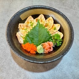 ข้าวหน้าแซลมอนเบิร์น