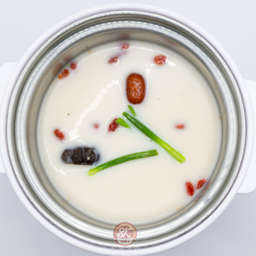 ซุปกระดูกวัว + ชุดพร้อมทาน (ต้มให้)