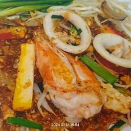ผัดไทยวุ้นเส้นกุ้ง + หมึก