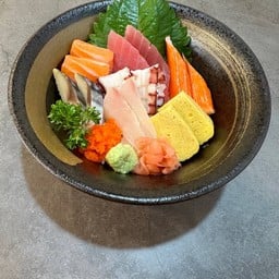 ข้าวหน้าปลาดิบรวม