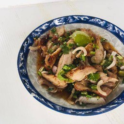 ยำแซ่บคอหมูย่าง