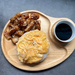 ข้าวไก่กรอบคลุกซอสการ์ลิค+ไข่ข้น