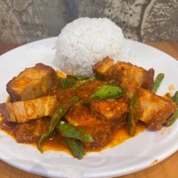 ข้าวราดผัดพริกแกง