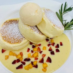 Japanese pancakes mango sauce