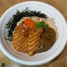 ข้าวคลุกไข่กุ้ง ท็อปหน้าแซลมอน กุ้งดอง