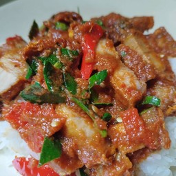 พริกแกงหมูกรอบ