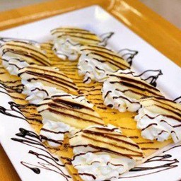 โรตีทิชชู่วิปครีม+กล้วย+ช็อกโกแลต