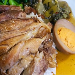 ข้าวขาหมูเนื้อล้วน + ไข่พะโล้