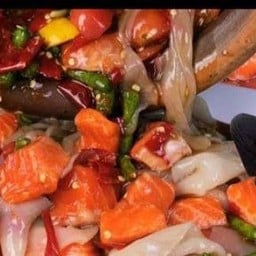 ตำแซลมอนเส้นใหญ่น้ำปลาร้า