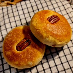 Cranberry Cream Cheese Bun [2x]