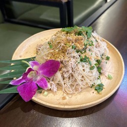 ฌ หมี่ไก่ฉีก