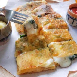 โรตีผักโขมอบชีส